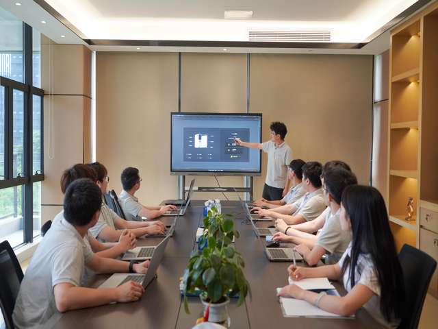 苏州新能源插头插座连接器定做